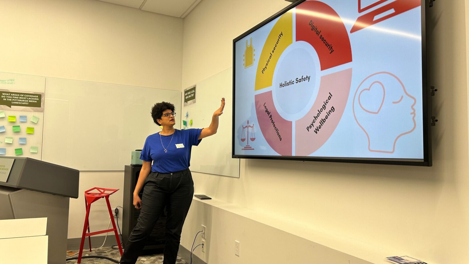 Trainer Jeje Mohamed shares the components of holistic safety with Newsroom Safety Across America participants in Pittsburgh. Photo courtesy of IWMF Trainer Jeje Mohamed shares the components of holistic safety with Newsroom Safety Across America participants in Pittsburgh. Photo courtesy of IWMF