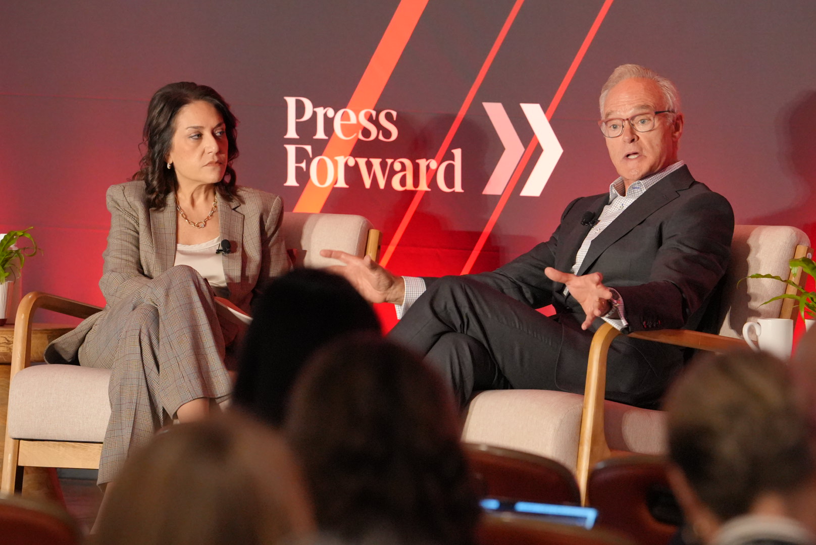 Knight Foundation President and CEO Maribel Pérez Wadsworth and Journalist Scott Pelley in a fireside chat at the Press Forward Summit.